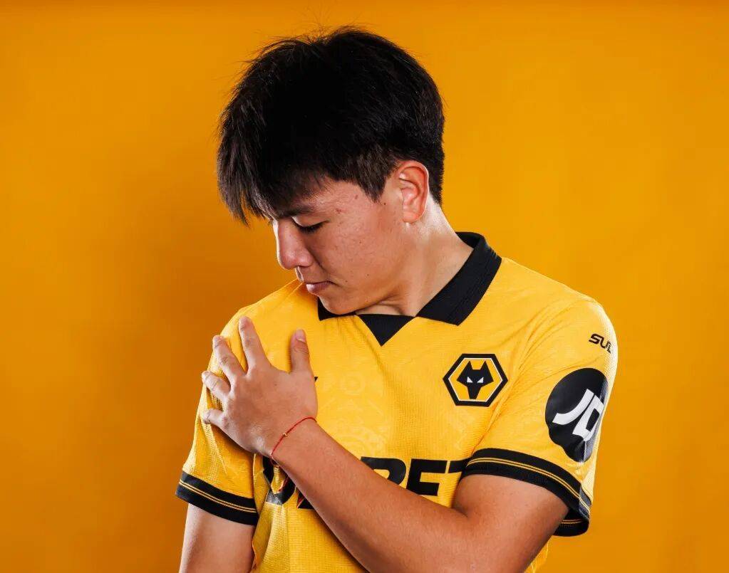 国足两新星留洋路各异：徐彬迎狼队首秀，王钰栋憾失德甲豪门邀约